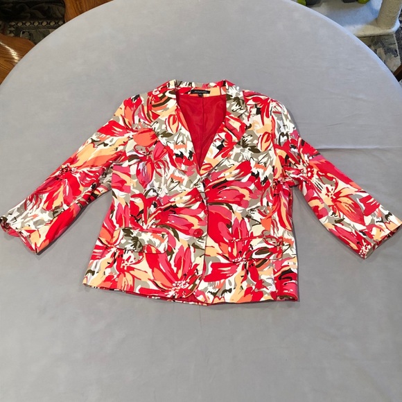 Notations Tops - Beautiful blazer